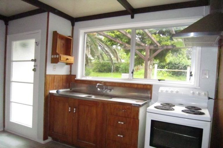 Photo of property in 38 Thornlow Street, Glendene, Auckland, 0602