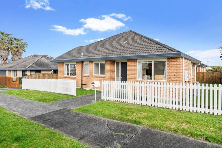 Photo of property in 49 De Quincey Terrace, Highland Park, Auckland, 2010