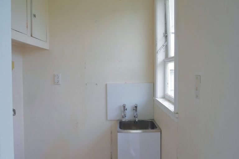 Photo of property in 87 Sutherland Crescent, Westbrook, Palmerston North, 4412