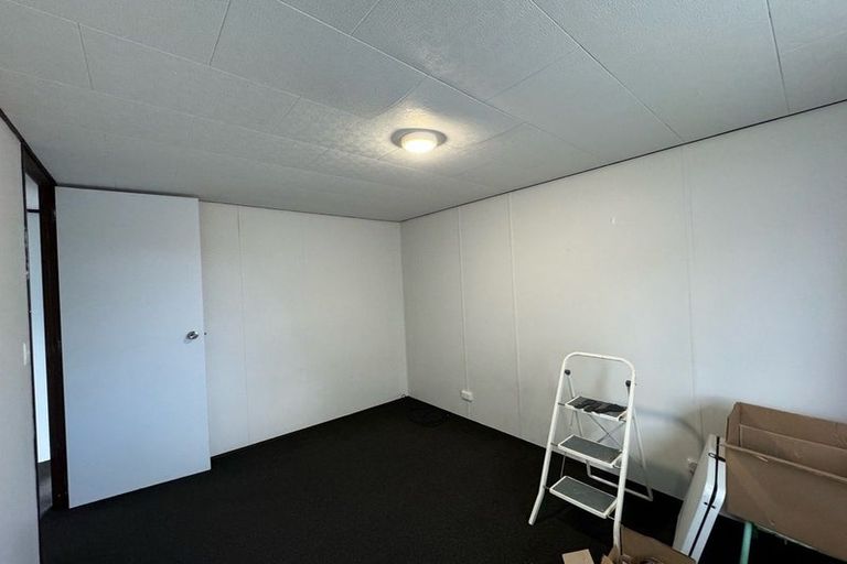 Photo of property in 2/76 Parrs Cross Road, Henderson, Auckland, 0612