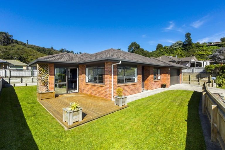 Photo of property in 50 King Charles Drive, Kingsley Heights, Upper Hutt, 5018