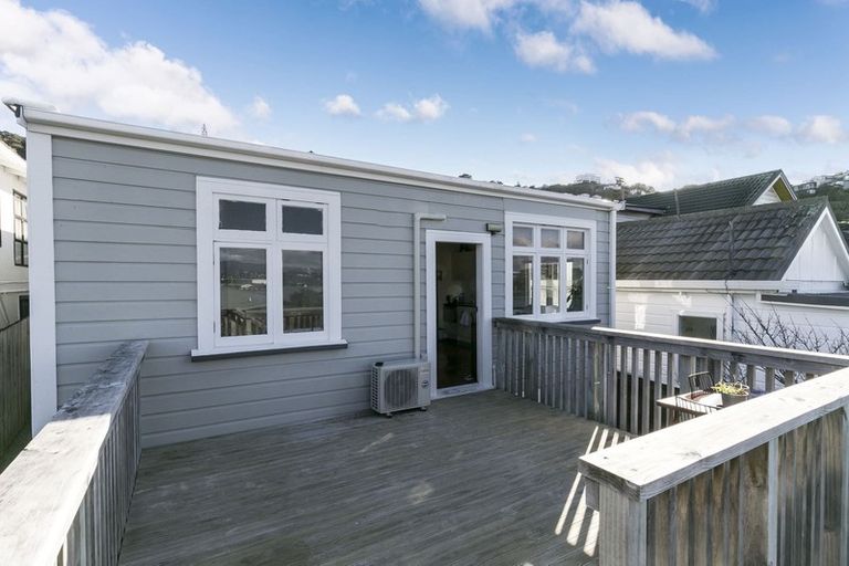 Photo of property in 91 Queens Drive, Lyall Bay, Wellington, 6022