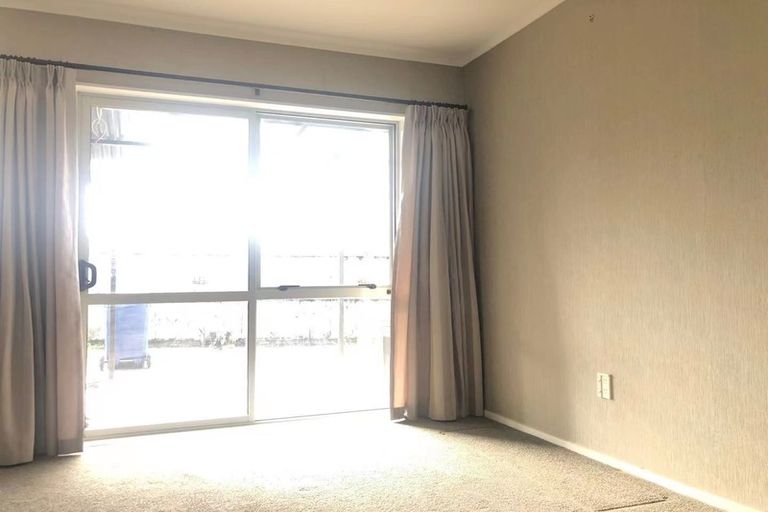 Photo of property in 17 Waimoko Glen, Swanson, Auckland, 0612