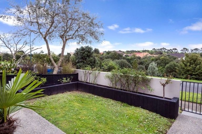 Photo of property in 2/27 Kellaway Drive, East Tamaki, Auckland, 2013
