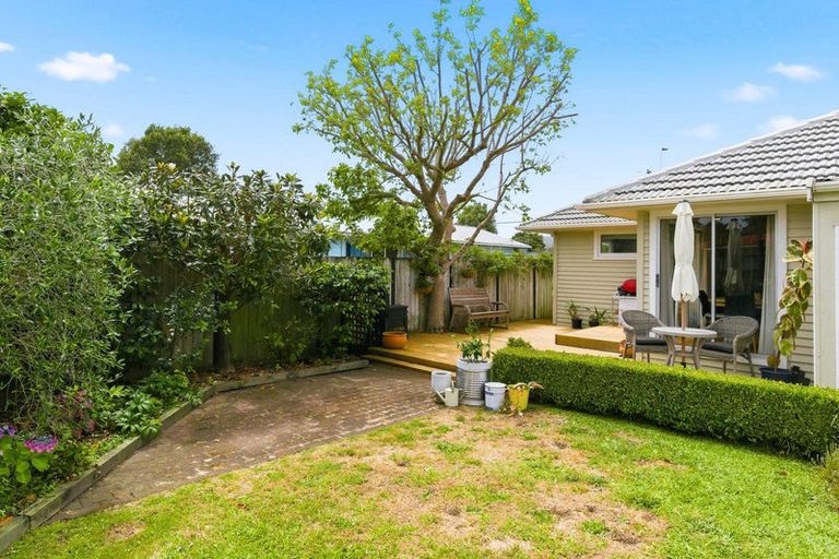 Photo of property in 17 Walton Road, Paraparaumu Beach, Paraparaumu, 5032