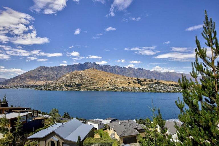 Photo of property in 32 Highview Terrace, Queenstown, 9300