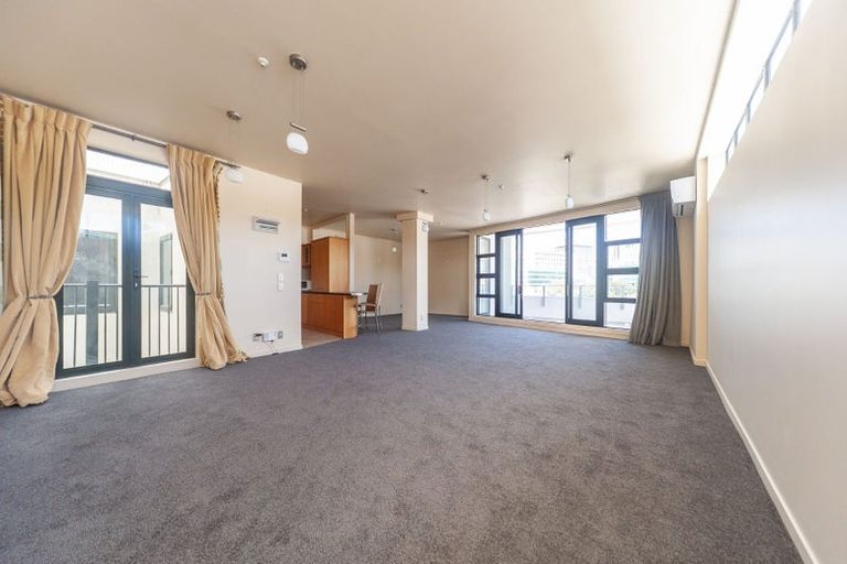 Photo of property in Endeavour Apartments, 8/125 Thorndon Quay, Pipitea, Wellington, 6011