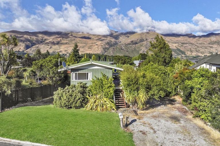 Photo of property in 5 Rimu Lane, Wanaka, 9305