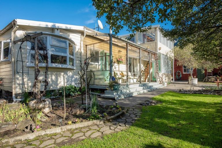 Photo of property in 6 Durham Street, Picton, 7220