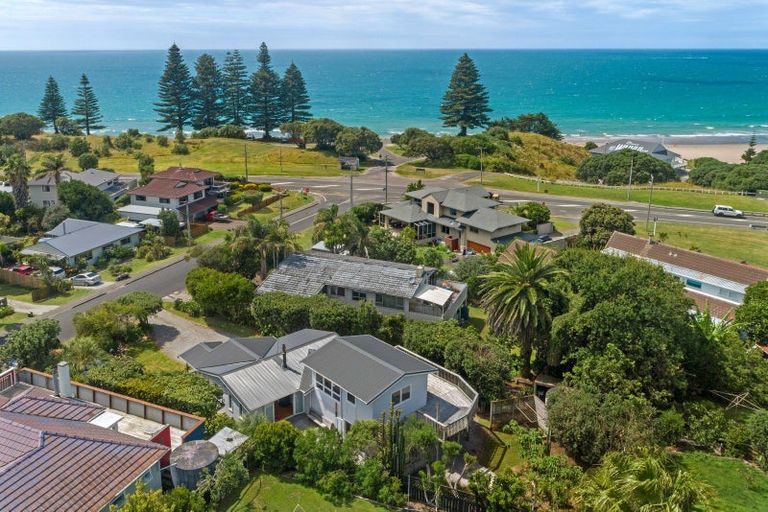 Photo of property in 4 Lysnar Street, Okitu, Gisborne, 4010