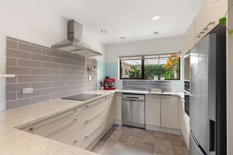 Photo of property in 10 Revell Court, Pukekohe, 2120