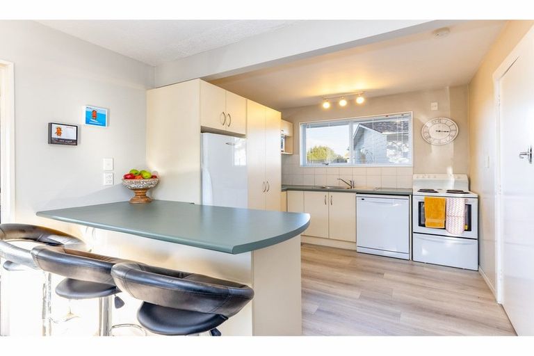 Photo of property in 23 Denniston Crescent, Redwood, Christchurch, 8051