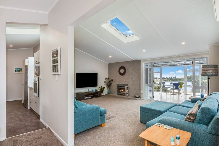 Photo of property in 5 Trevor Terrace, Paremata, Porirua, 5024