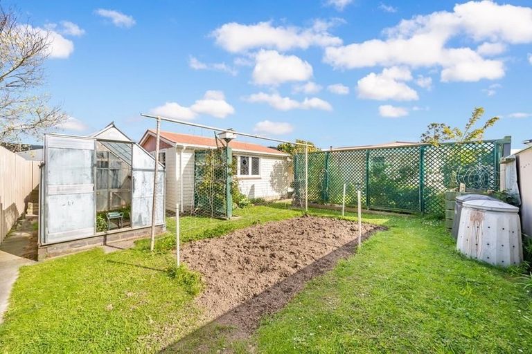 Photo of property in 6 Pencarrow Crescent, Wainuiomata, Lower Hutt, 5014