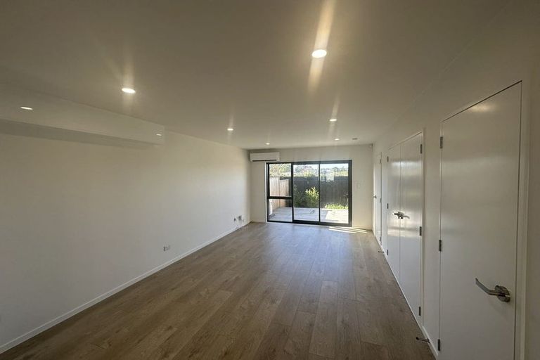 Photo of property in 23 Dotterel Place, Westgate, Auckland, 0614