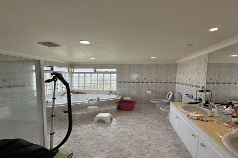 Photo of property in 6 Nathan Close, Somerville, Auckland, 2014