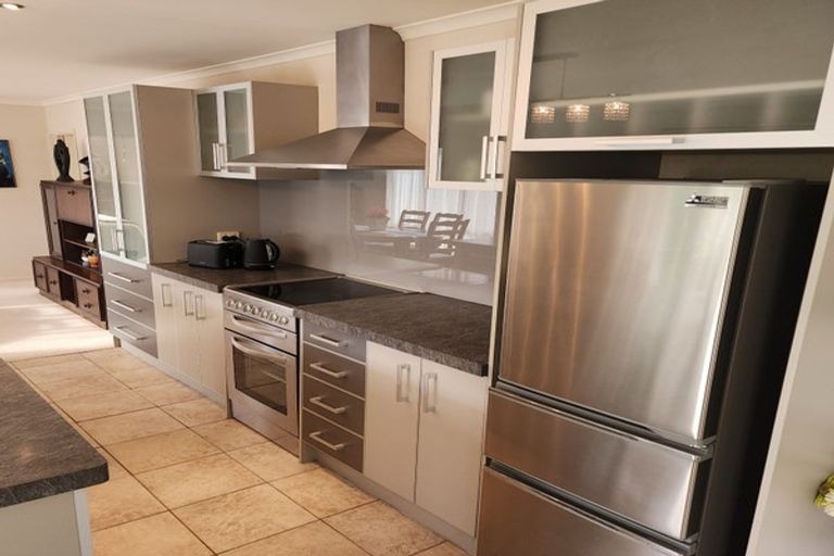 Photo of property in 37 Bradnor Meadows Drive, Swanson, Auckland, 0612