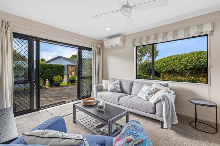 Photo of property in Waimanu Bay Village, 17/1 Piriti Drive, Te Atatu Peninsula, Auckland, 0610