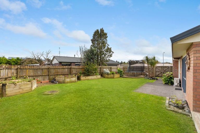 Photo of property in 16 O'sullivan Place, Waiuku, 2123