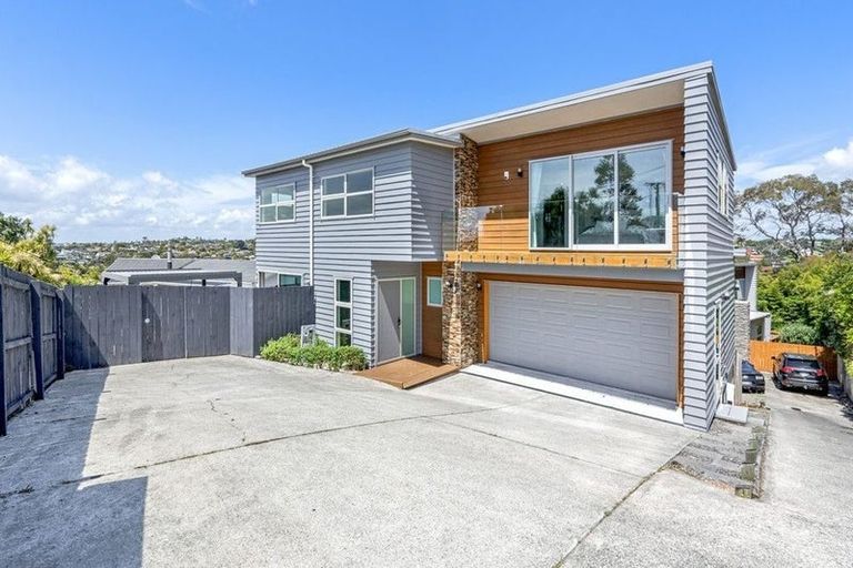Photo of property in 17 Limmer Place, Browns Bay, Auckland, 0632