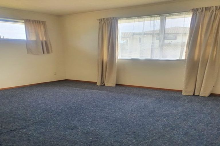 Photo of property in 22 Penfold Place, Henderson, Auckland, 0610