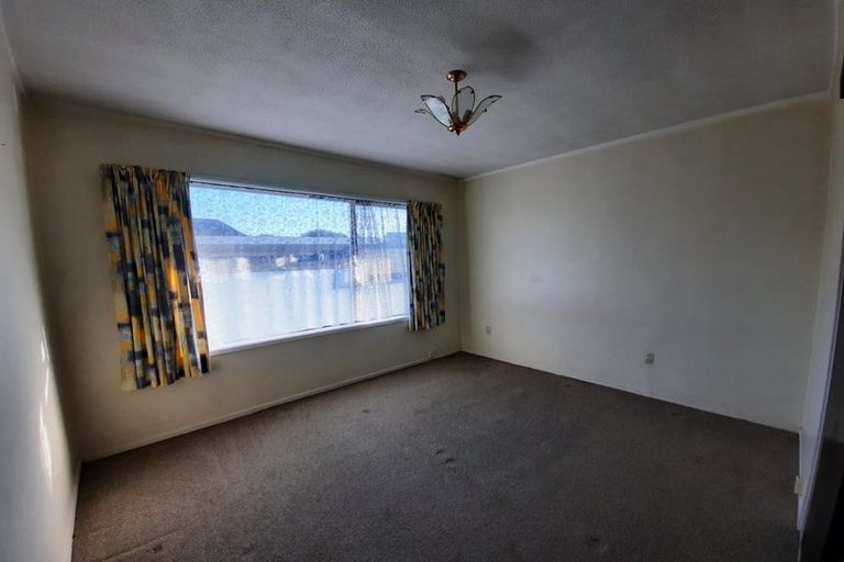 Photo of property in 2/6 Fortunes Road, Half Moon Bay, Auckland, 2012