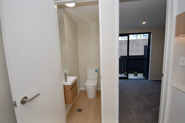 Photo of property in 8/139 Tirimoana Road, Te Atatu South, Auckland, 0602