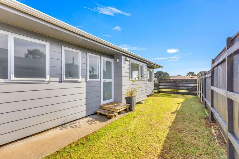 Photo of property in 1/58 Riversdale Drive, Merrilands, New Plymouth, 4312