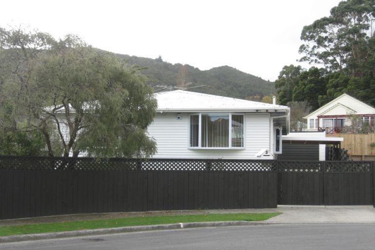 Photo of property in 3 Glen Alice Grove, Naenae, Lower Hutt, 5011