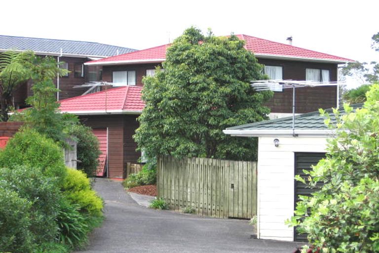 Photo of property in 1/7 Juneau Place, Glendene, Auckland, 0602