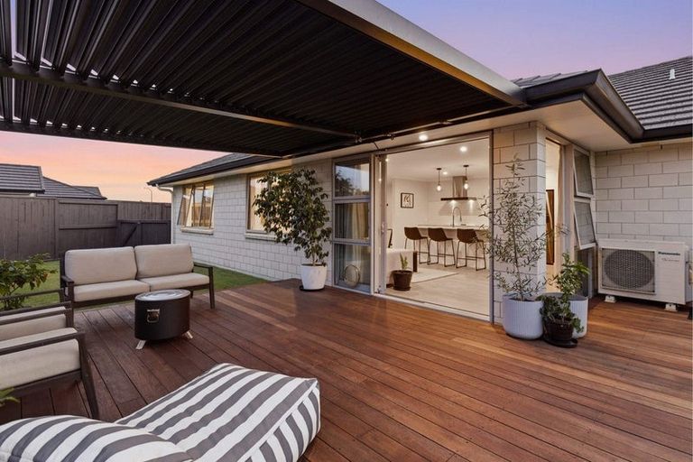 Photo of property in 33 Te Kio Crescent, Papamoa Beach, Papamoa, 3118