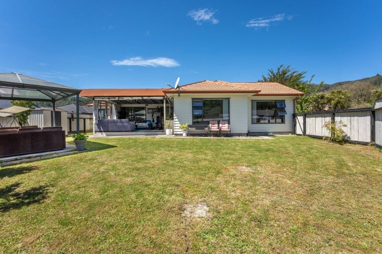 Photo of property in 6 Poppy Watts Grove, Stokes Valley, Lower Hutt, 5019
