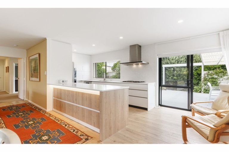 Photo of property in 6 Edgewater Grove, Orewa, 0931