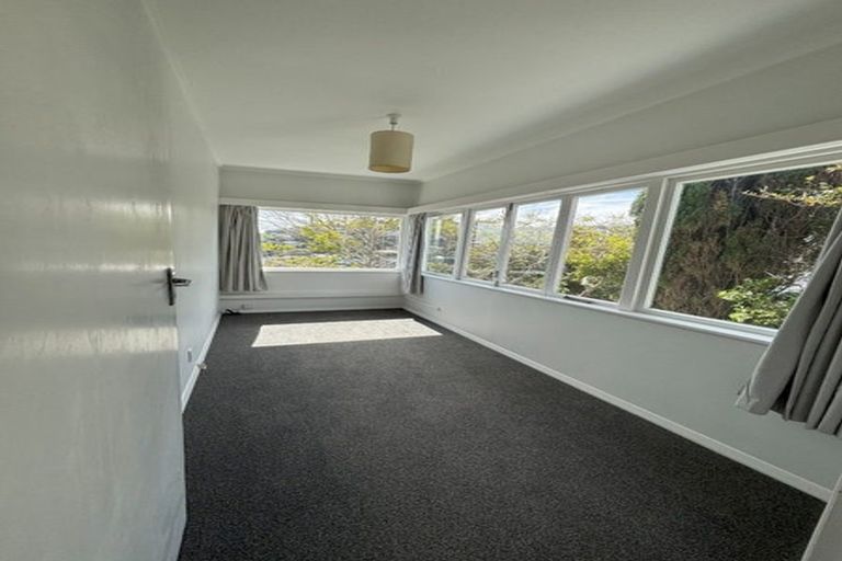 Photo of property in 35 Cavendish Square, Strathmore Park, Wellington, 6022