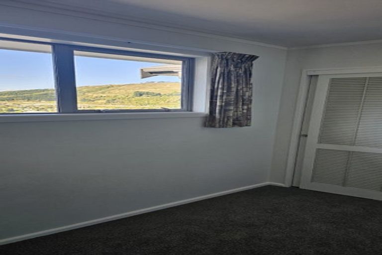 Photo of property in 3 Saint Aidans Way, Tawa, Wellington, 5028