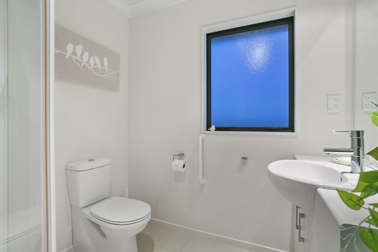 Photo of property in 23 Trotting Terrace, Fairview Heights, Auckland, 0632