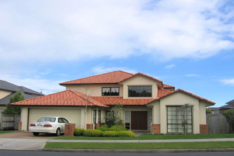 Photo of property in 25 Middlefield Drive, East Tamaki Heights, Auckland, 2016