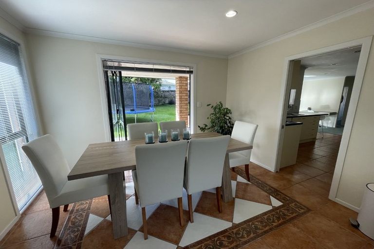 Photo of property in 102 Armoy Drive, East Tamaki, Auckland, 2016