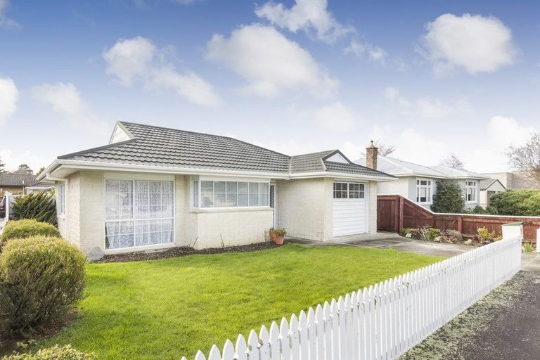 Photo of property in 23 Rangitira Avenue, Palmerston North, 4414