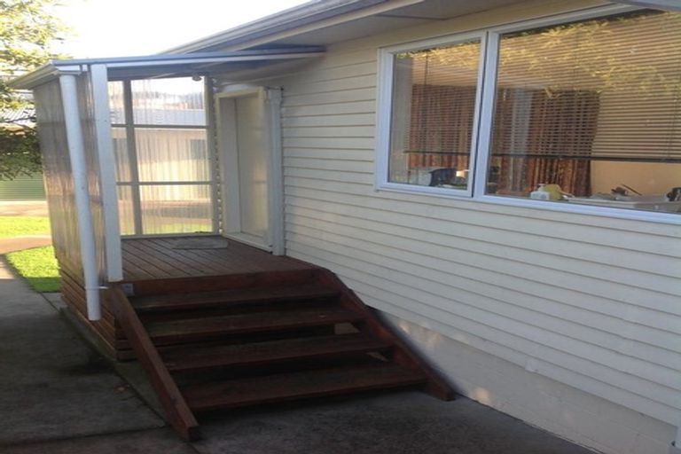 Photo of property in 33 Alexander Street, Cockle Bay, Auckland, 2014