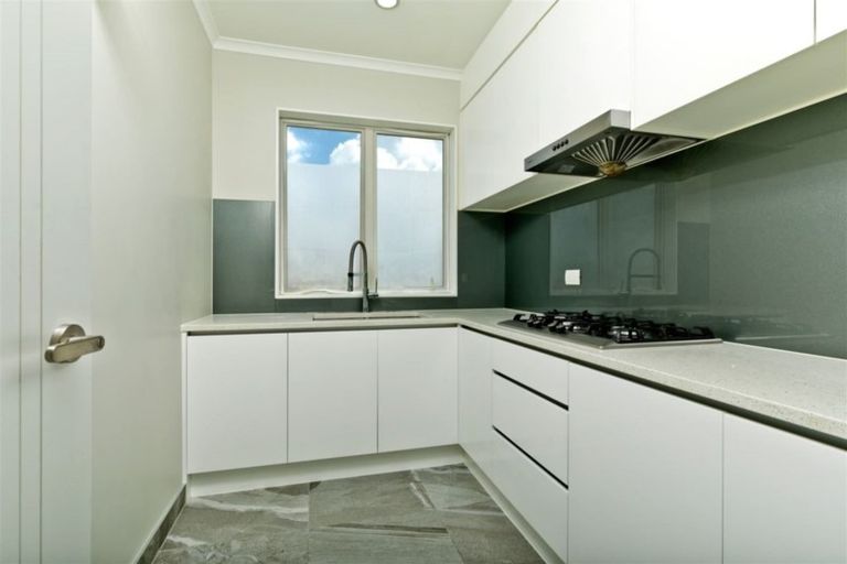 Photo of property in 1 Van Rixel Drive, Kumeu, 0810
