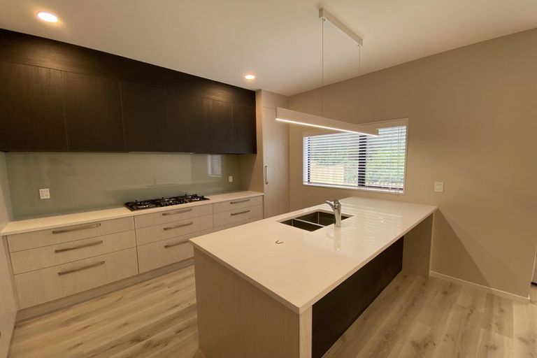 Photo of property in 8 Tagish Way, Orewa, 0931