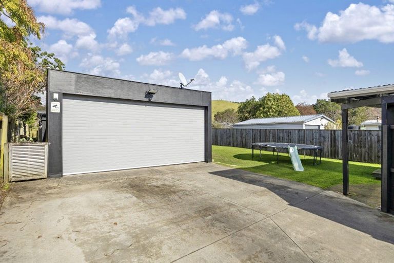 Photo of property in 14 Bertram Road, Kawakawa Bay, Papakura, 2585