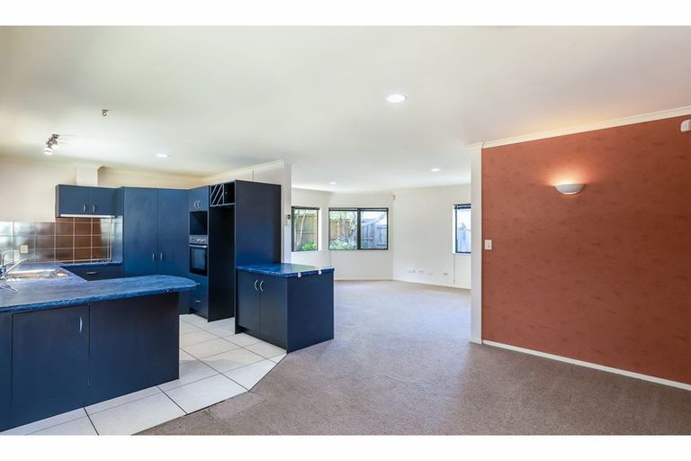 Photo of property in 4 Cloghan Close, Massey, Auckland, 0614