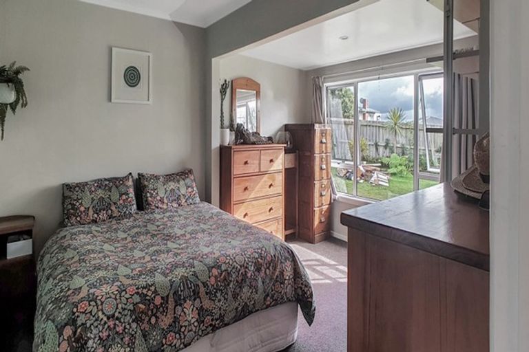 Photo of property in 84 Glengarry Road, Glen Eden, Auckland, 0602