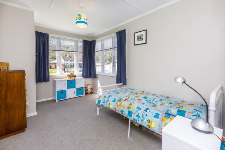 Photo of property in 51 Chapman Crescent, Naenae, Lower Hutt, 5011