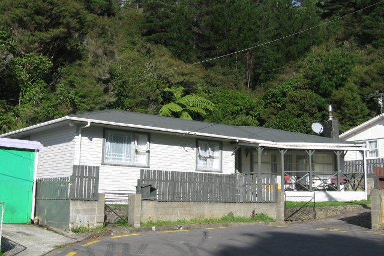 Photo of property in 13 Shackleton Grove, Stokes Valley, Lower Hutt, 5019