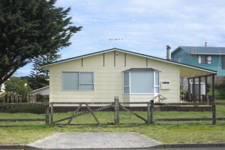 Photo of property in 51 Kahukura Avenue, Waitarere Beach, Levin, 5510
