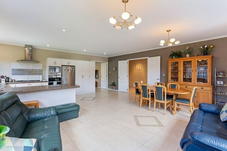Photo of property in 17 Edgewater Street, Waikanae, 5036