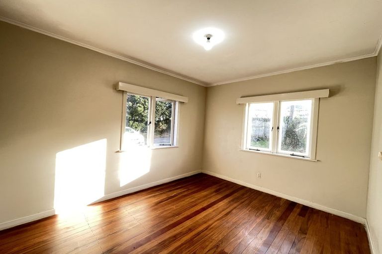 Photo of property in 89 Forrest Hill Road, Milford, Auckland, 0620